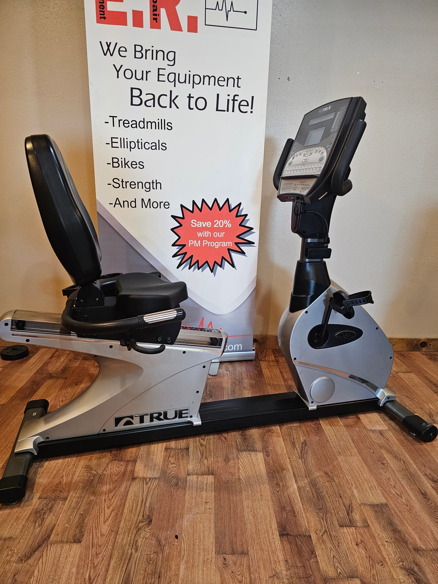 True CS800 Recumbent Bike