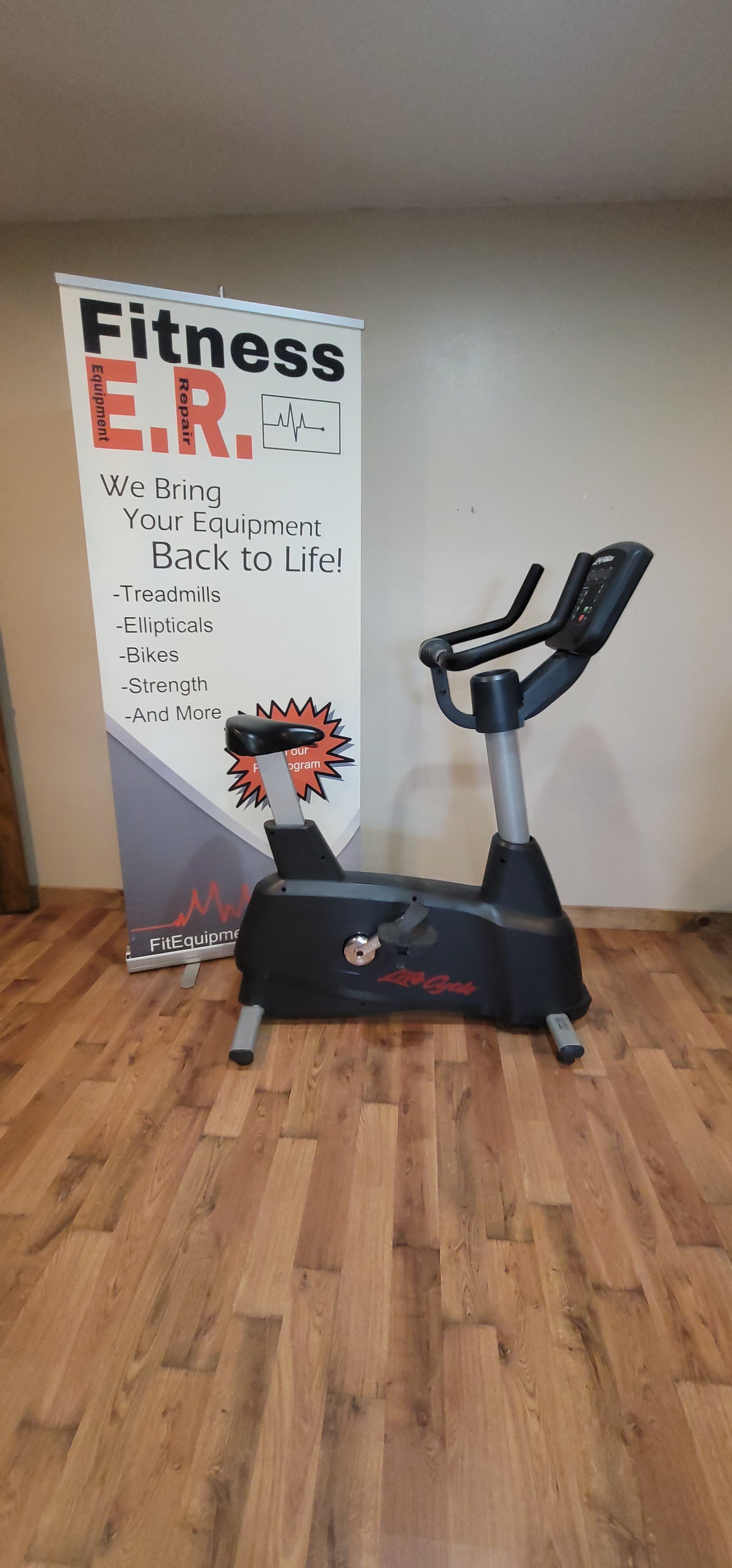 Life Fitness Activate Series Upright Bike