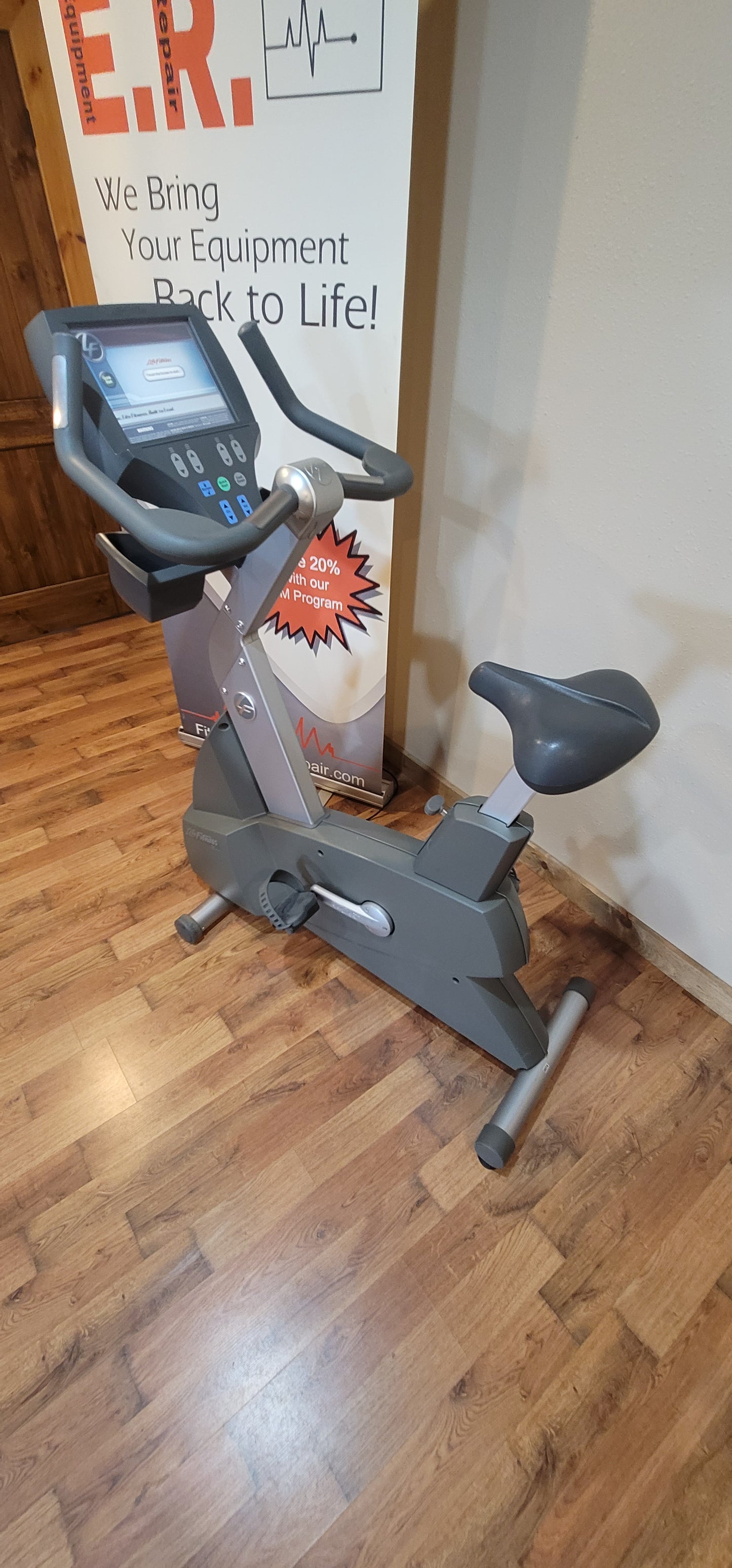 Life Fitness 95ce Upright Bike