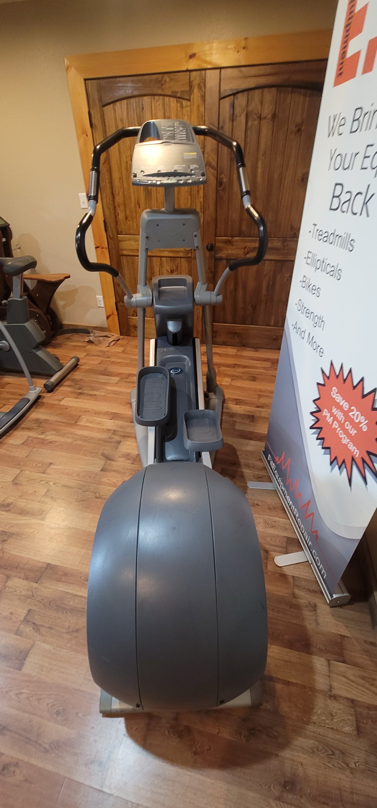 Precor 546i Pre-Experience Elliptical