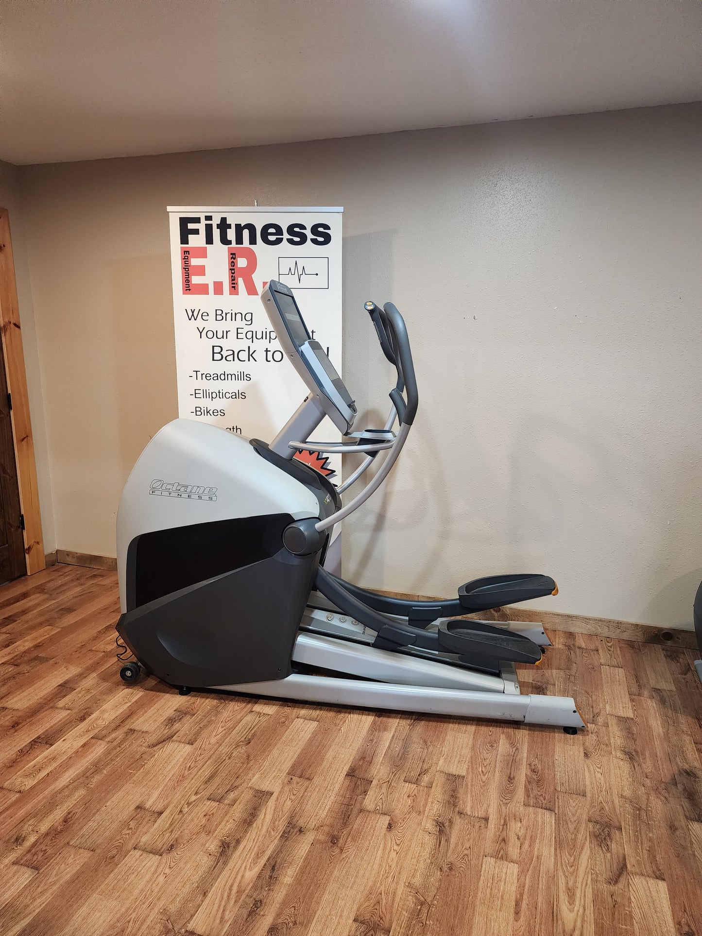 Octane Fitness XT4700 Elliptical