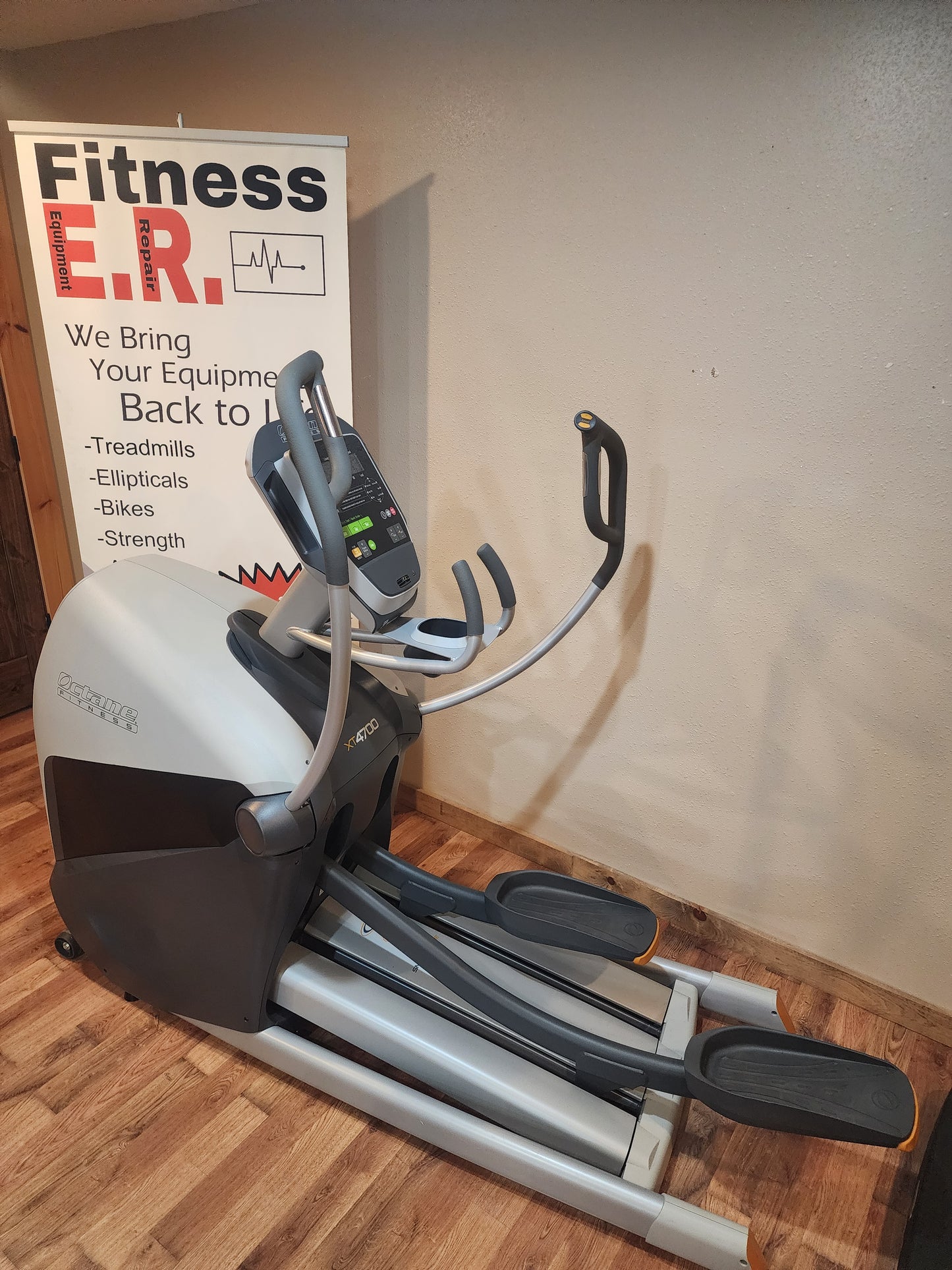 Octane XT4700 Elliptical