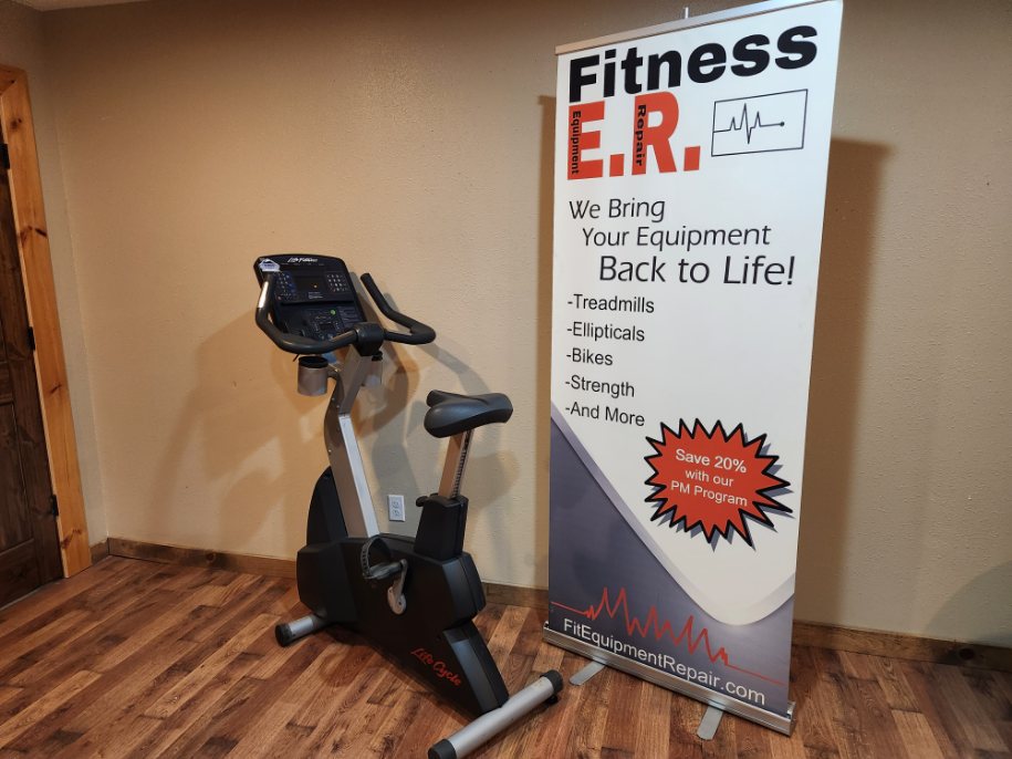 Life Fitness Integrity Series CLSC Upright Bike