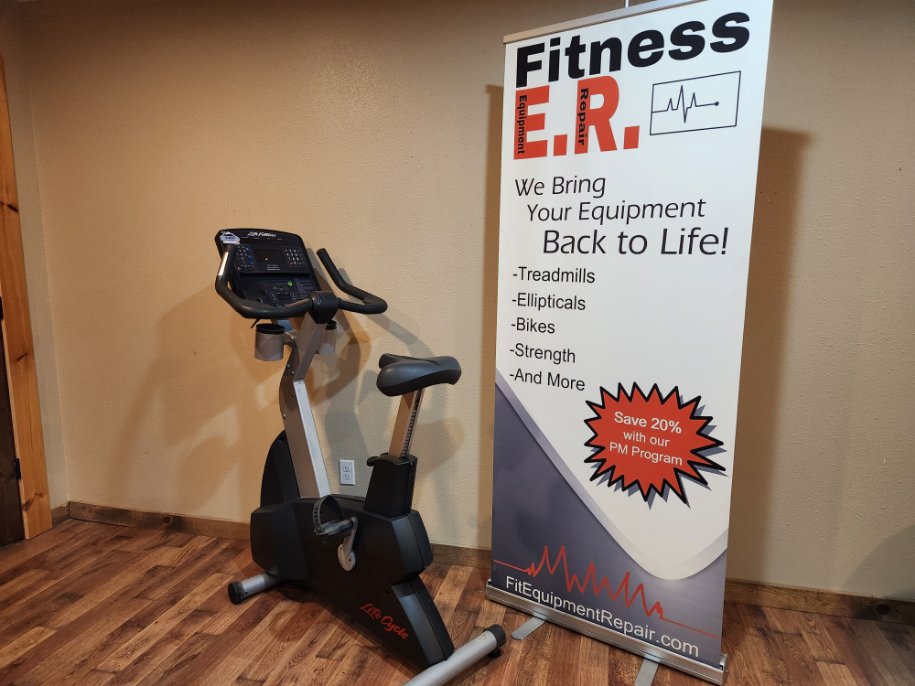 Life Fitness Integrity Series CLSC Upright Bike